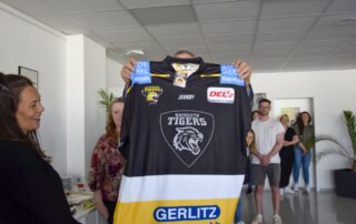 „Beim Eishockey in Bayreuth müllert es auf der Tribüne“ – Bernd Müller zum 20-jährigen Jubiläum „Beim Eishockey in Bayreuth müllert es auf der Tribüne“ – Bernd Müller zum 20-jährigen Jubiläum